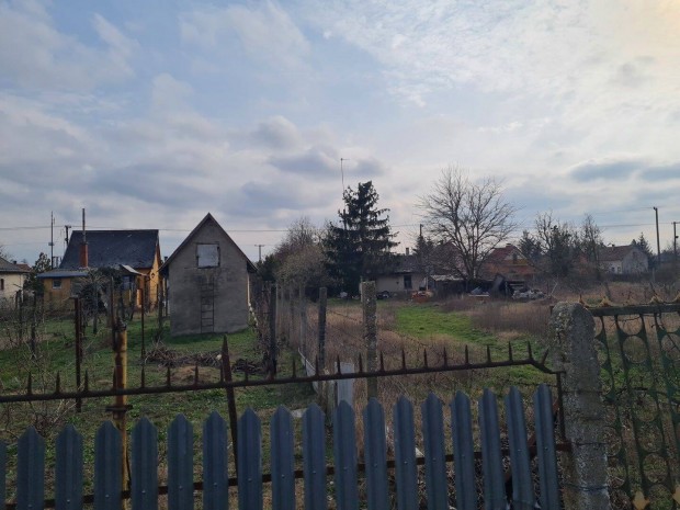 Debrecen-domboson tanyn elad hz