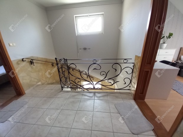 Debrecen sz�v�ben ikerh�z elad� a k�zkedvelt K�nt�skert v�rosr�szben