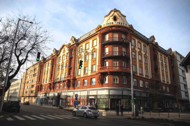 Debrecenben, Belv�rosban, 93nm-es, 3 szob�s, erk�lyes t�glalak�s!