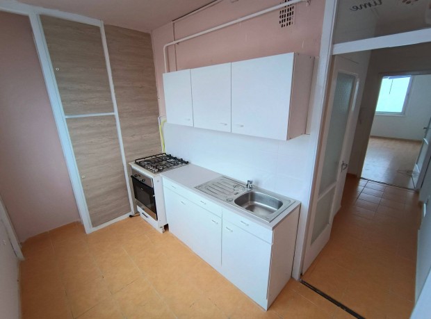 Debrecenben, Csap� utc�n, 60nm-es, 3 szob�s, loggi�s lak�s!