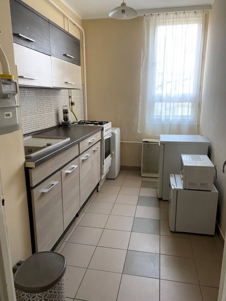 Debrecenben, Gy�ngy�si utc�ban, egy 56 m-es, j� �llapot� t�glalak�s!