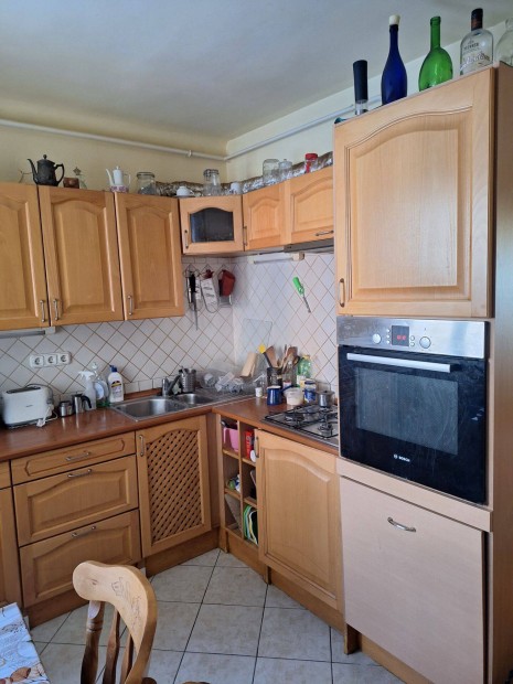 Debrecenben, Malompark k�zel�ben �n�ll� csal�di h�z elad�