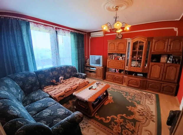 Debrecenben, T�c�v�lgyben, egy 71nm-es, 2 emeleti, erk�lyes lak�s!