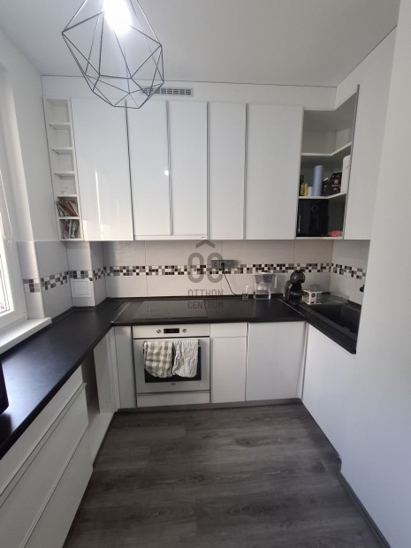 Debrecenben, a Debreceni Egyetem F��p�lete �s az Agr�r Kar k�z�tt  60n