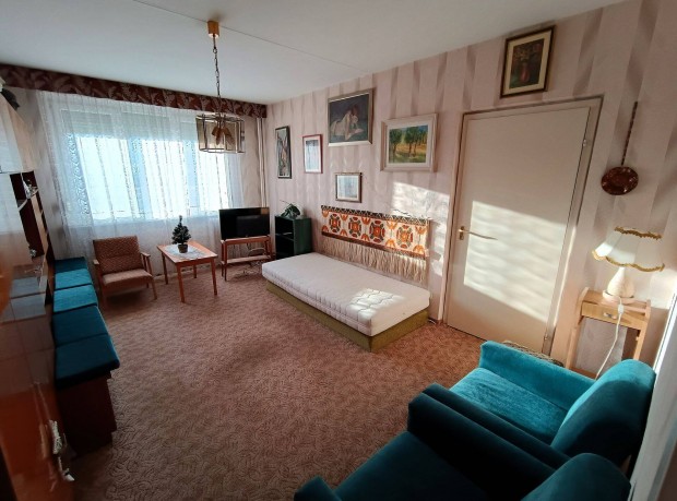 Debrecenben, belv�rosban, 7.emeleti, 3+1 f�lszob�s, loggi�s lak�s!