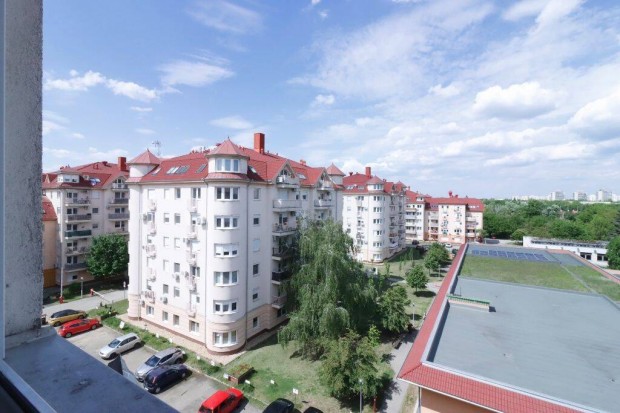 Debrecenben a Fredi kapuban elad laks