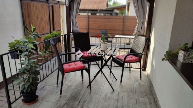 Debreceni 100 nm-es h�z elad�