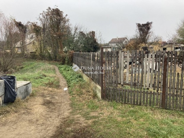 Debreceni 1012 nm-es telek elad�