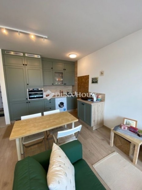 Debreceni 38 nm-es lak�s elad�