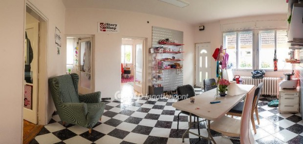 Debreceni 460 nm-es h�z elad�