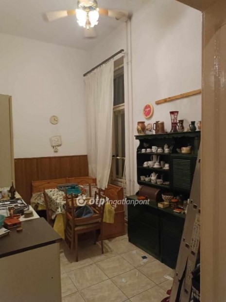 Debreceni 74 nm-es lak�s elad�