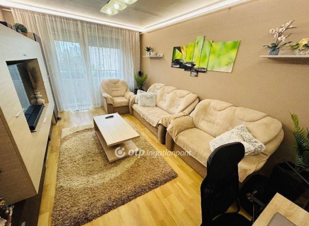 Debreceni 78 nm-es lak�s elad� #5051838