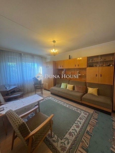 Debreceni 97 nm-es lak�s elad�