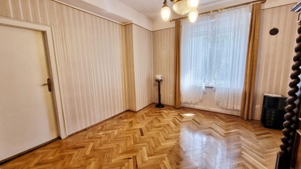 Debreceni Egyetem közelében eladó földszinti, kertkapcsolatos lakás