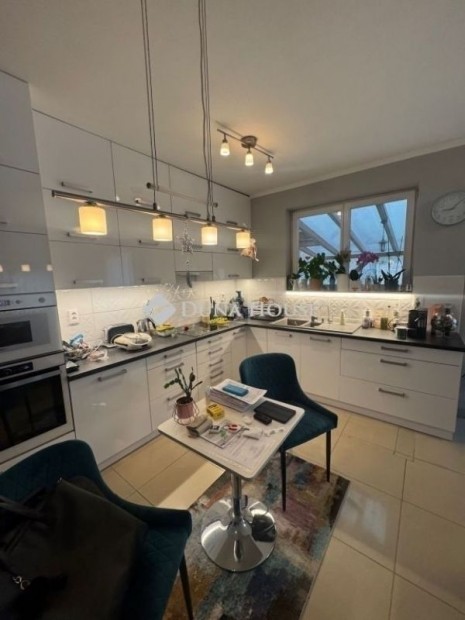 Debreceni elad� 144 nm-es h�z