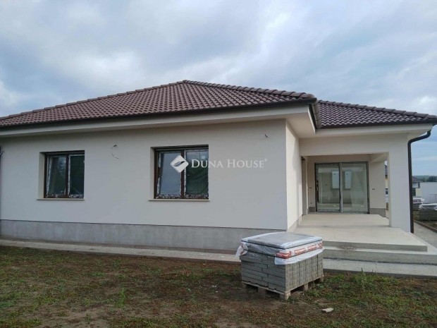 Debreceni elad� 169 nm-es h�z