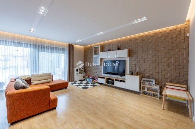 Debreceni elad� 206 nm-es h�z