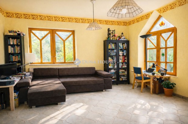 Debreceni elad� 310 nm-es h�z