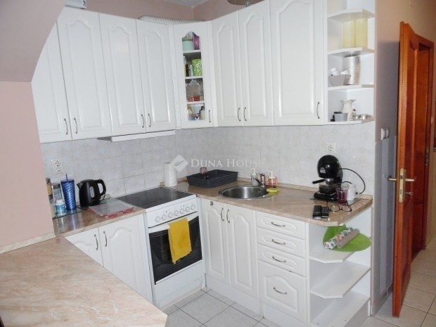 Debreceni elad� 39 nm-es lak�s