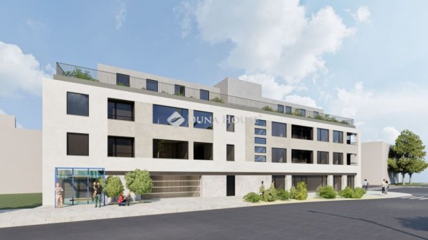 Debreceni elad� 40 nm-es lak�s