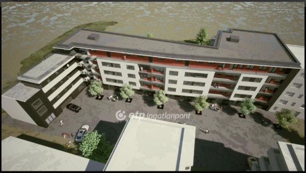 Debreceni elad� 62 nm-es lak�s