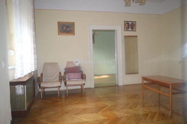 Debreceni elad� 63 nm-es lak�s