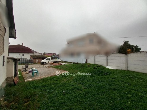 Debreceni elad� 655 nm-es telek