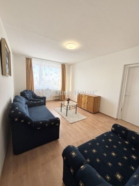 Debreceni elad� 71 nm-es lak�s