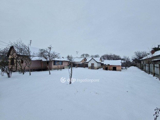 Debreceni elad� 754 nm-es telek