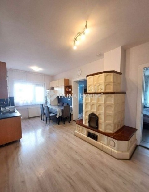 Debreceni elad� 80 nm-es h�z