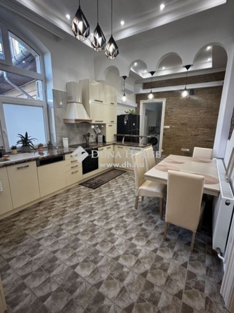 Debreceni elad� 90 nm-es h�z