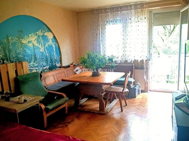 Debreceni elad� 96 nm-es lak�s