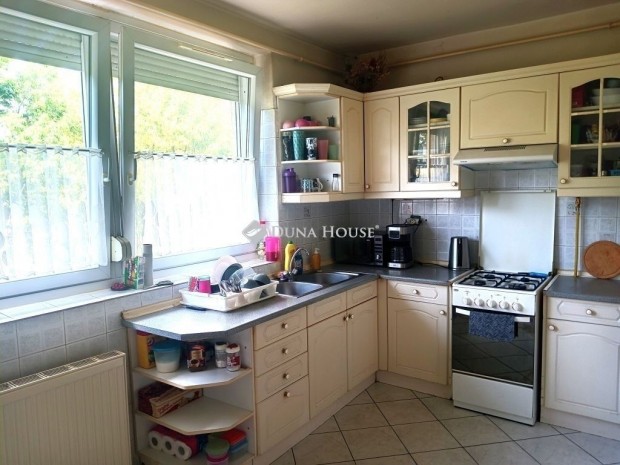 Debreceni elad� 96 nm-es lak�s