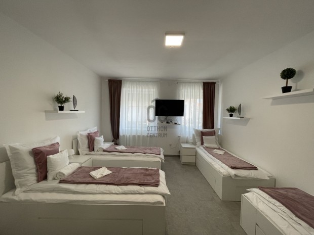 Debreceni elad� t�gla csal�di h�z