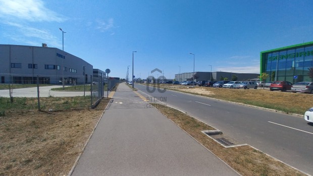 Debreceni elad� telek