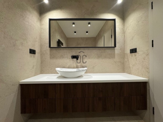 Debreceni elad� �j �p�t�s� t�gla ikerh�z