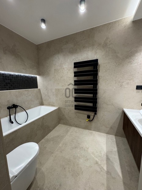 Debreceni elad� �j �p�t�s� t�gla ikerh�z