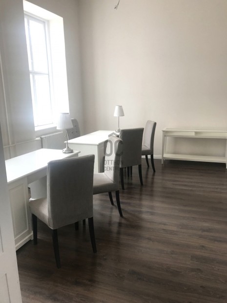 Debreceni elad� �zleti c�l� ingatlan