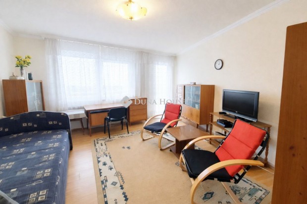 Debreceni kiad� 30 nm-es lak�s