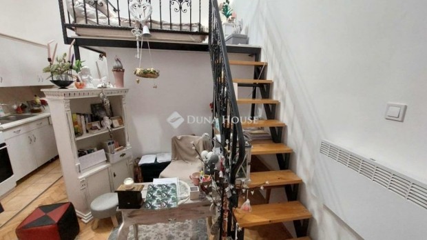 Debreceni kiad� 40 nm-es lak�s