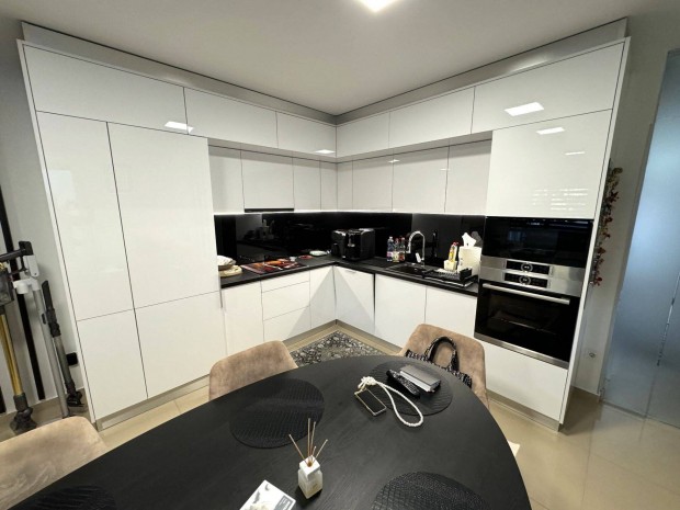 Debreceni �t k�zel�ben exkluz�v-pr�mium min�s�g� 114 nm-es 3 szoba-nap