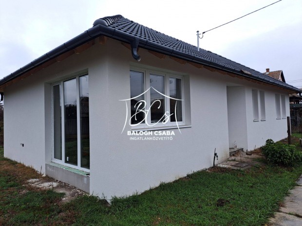 Debrecent�l 15km-re �j �p�t�s� csal�dih�z elad�