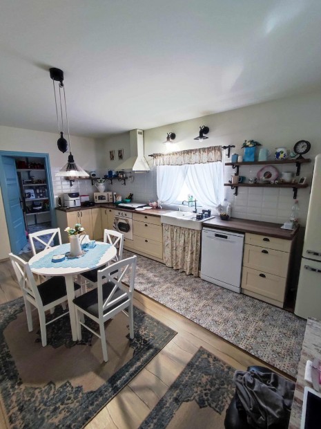 Debrecent�l 25 km-re Hajd�szoboszl�n Nyugati soron belter�leti, elad�