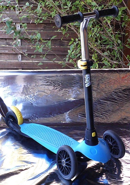 Decathlon Oxelo gyerek roller teljes hossza 57 cm, magassága állítható