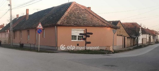 Decsi 138 nm-es ház eladó