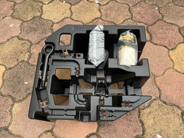 Defekt javt kszlet Toyota Prius 2013 P3 Facelift utn javtkszlet