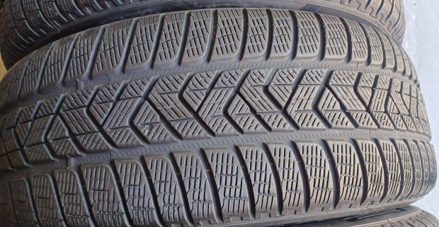 Defekttűrő Pirelli Scorpion Winter 235/55 R19 téli gumik 4db