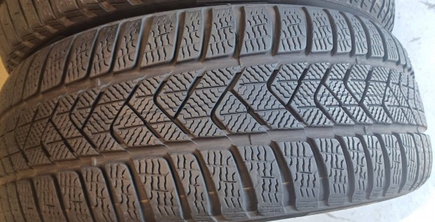 Defekttr Pirelli Sottozero3 225/45 R18 tli gumik 4db