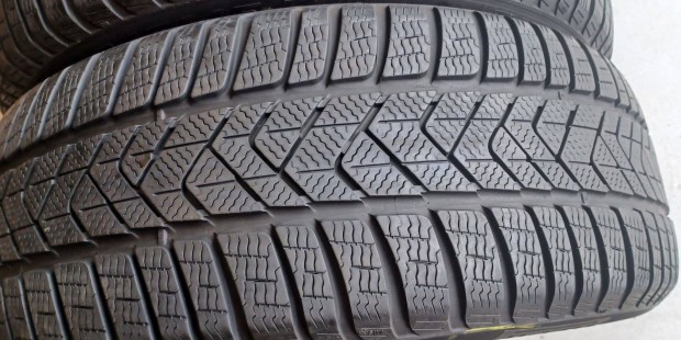 Defekttűrő Pirelli Sottozero3 245/45 R19 téli gumik 4db