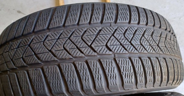 Defekttr Pirelli Sottozero3 MOE 225/45 R18 tli gumik 2db